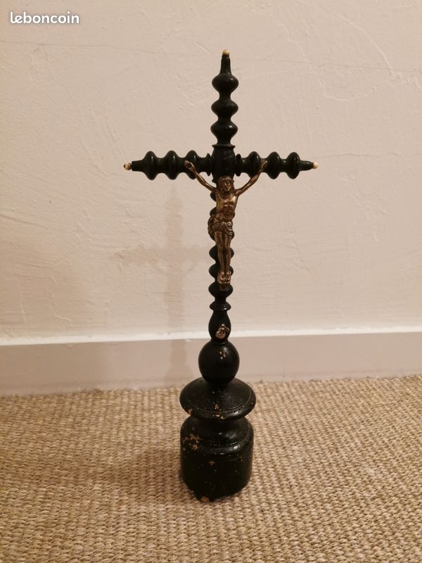 Crucifix fin 19e siècle (image 1)