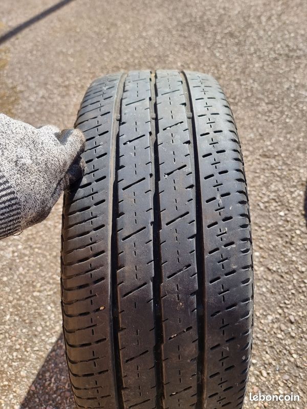 Pneus été 215/65 R15C (image 3)