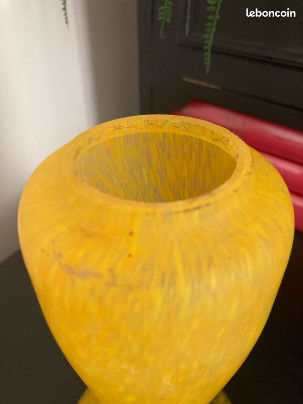 Vase pâte de verre jaune Art Déco