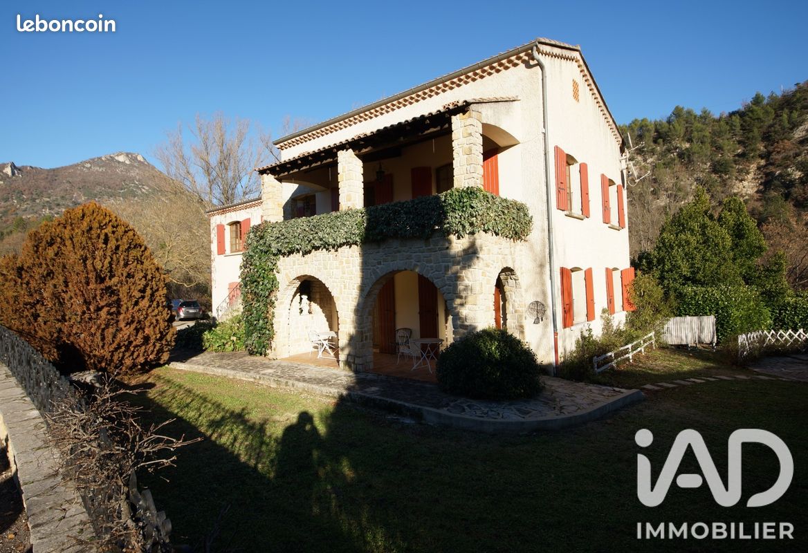 Maison 10 pièces 235 m² · à Saint-Ferréol-Trente-Pas · 235 m² · 298 000 €