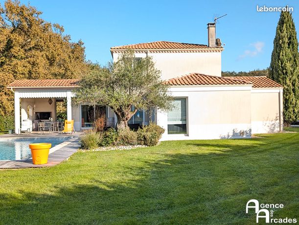 Maison 9 pièces 243 m²