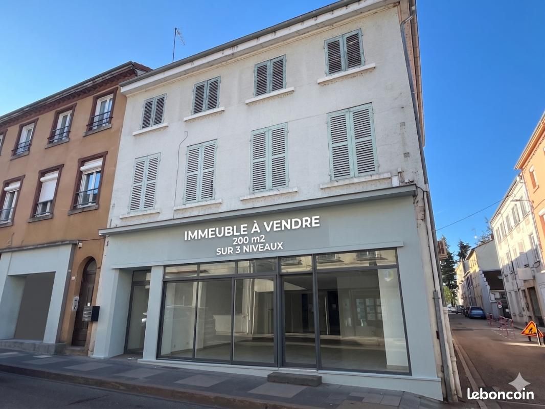 Maison 7 pièces 210 m² · à Feurs · 210 m² · 185 000 €