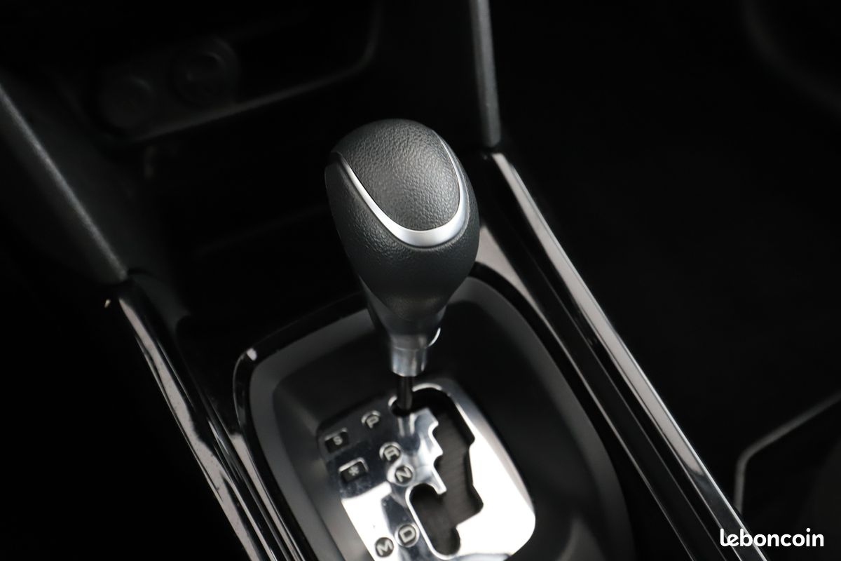 Peugeot 2008 1.2 PureTech Allure EAT6 110 ch (image 22)