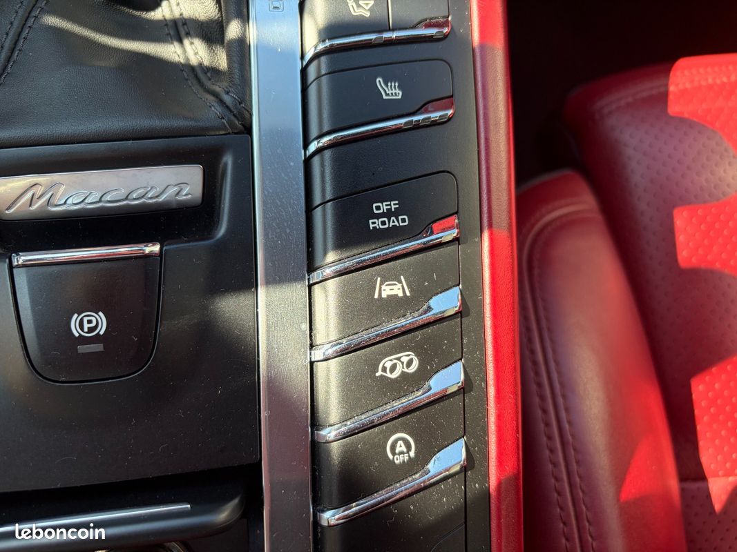 PORSCHE MACAN Turbo 3.6 V6 400 ch PDK avec CARPLAY / AUDIO BOSE / CAMERA (image 18)