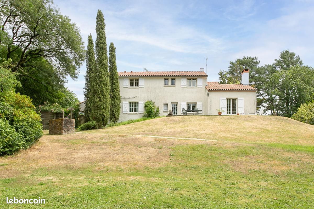 Maison 11 pièces 274 m² · à Gétigné · 274 m² · 627 000 €