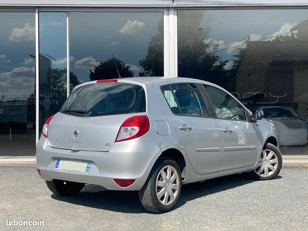 Renault CLIO III 1.5 dCi eco2 75 cv Yahoo / Climatisation / Commandes au volant / Téléphone connecté (image 6)