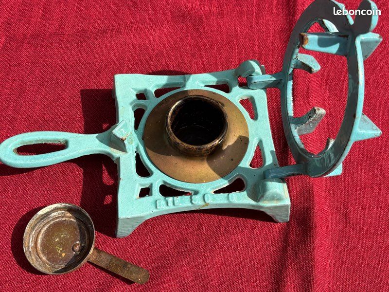 Réchaud de voyage en fonte ,à l’alcool,vintage, bleu, dimensions 12x12x6 longueur totale 20cm (image 7)