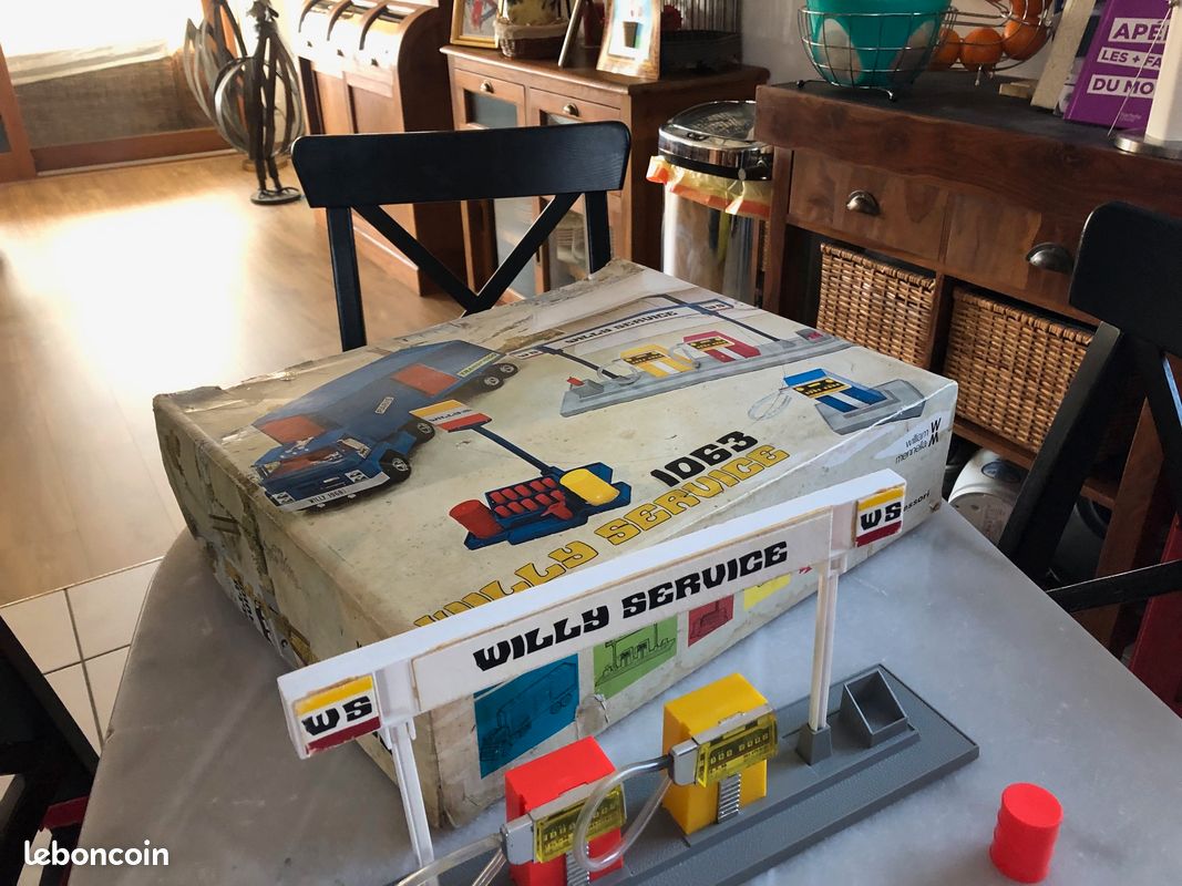 Willy Mennella coffret camion frigo + station service avec sa boîte d'origine (image 6)