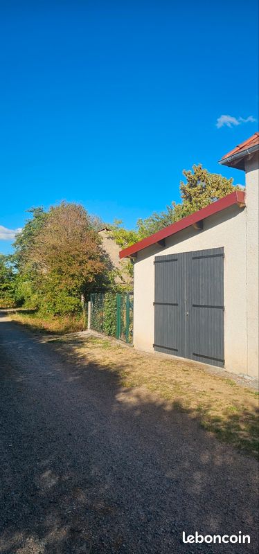 Garage 34 m2 / box · à Domérat · 100 €/mois
