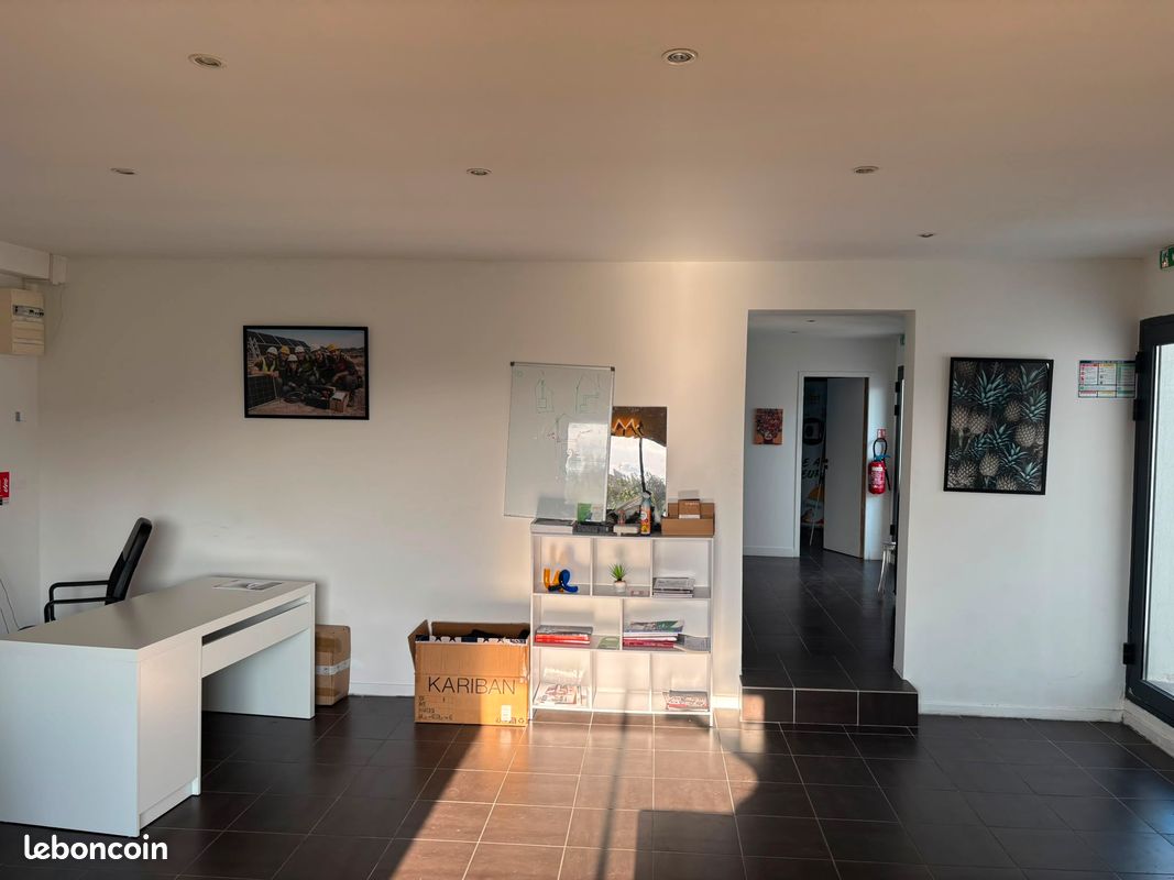 LOCAL COMMERCIAL / BUREAUX – ENV. 100 m² – AUBAGNE (image 2)