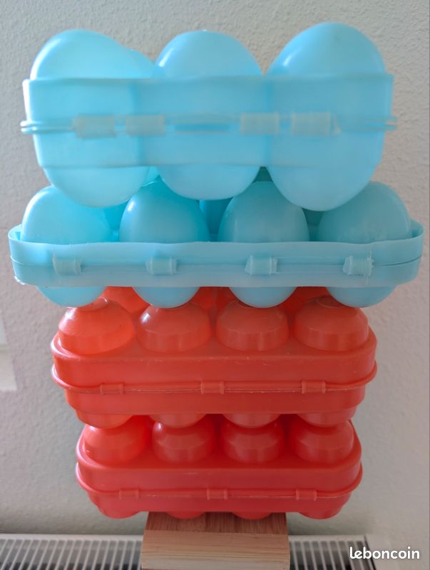 Gros Lot de 25 Oeufs en plastique Rouge brillant, hauteur 6,5 cm, pour