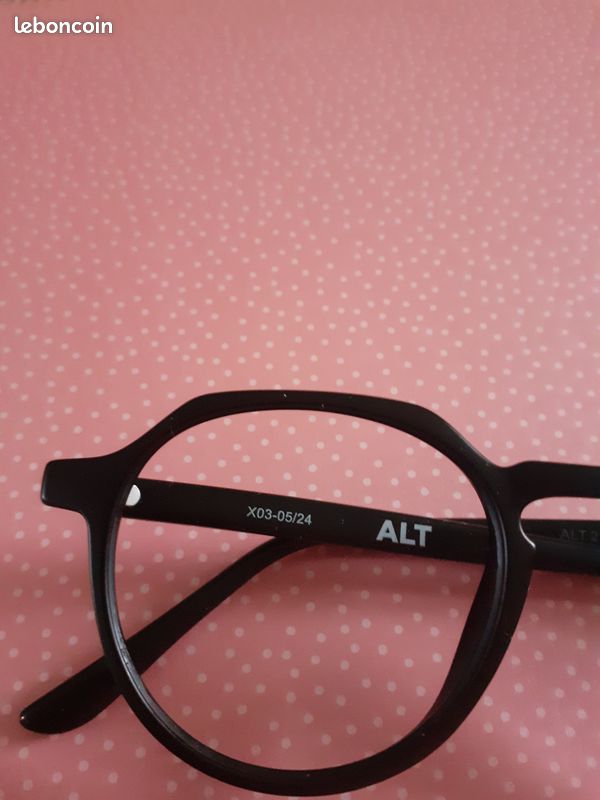1 Paire de Lunettes toute neuve Monture noire KRYS (image 4)