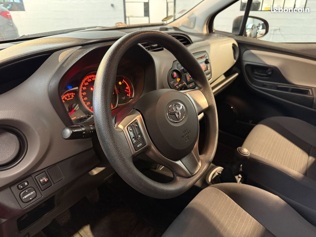 TOYOTA YARIS LCA2 69cH ACTIVE / 2EME MAIN / SUIVI COMPLET / COMMANDES AU VOLANT / CLIM (image 10)
