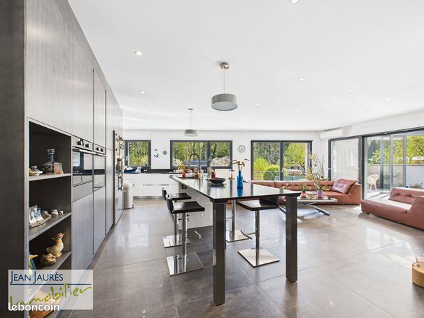 Propriété 7 pièces 195 m²