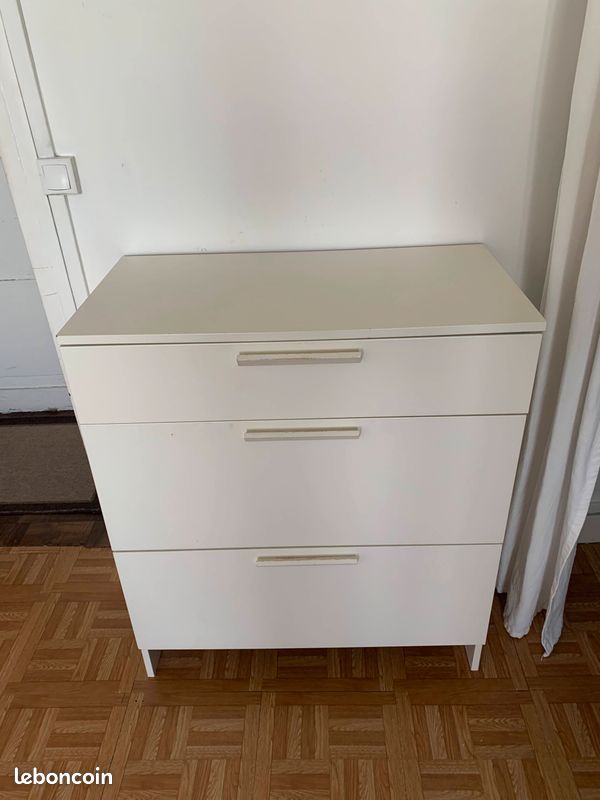 Commodes (image 1)