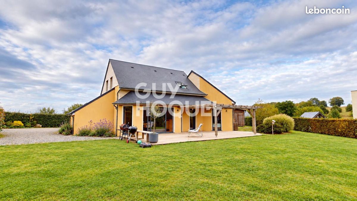Maison 8 pièces 151 m² · à Isigny-le-Buat · 151 m² · 295 500 €