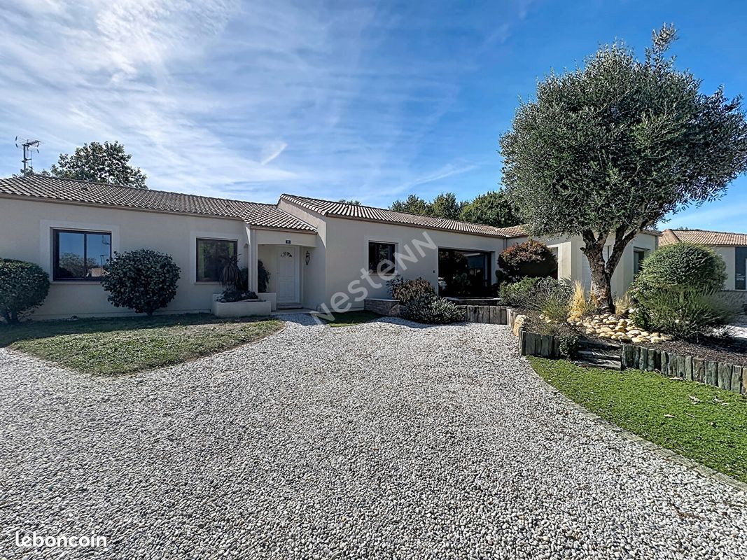 Maison 8 pièces 184 m² · à Montaigu-Vendée · 184 m² · 371 900 €
