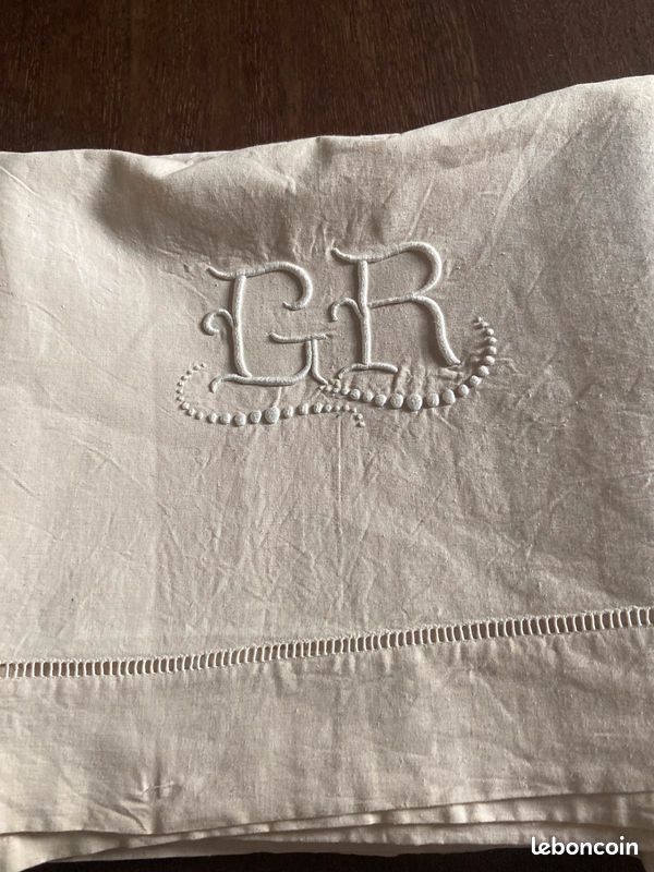 Drap ancien en lin brodé 2m40x2m56 (image 1)