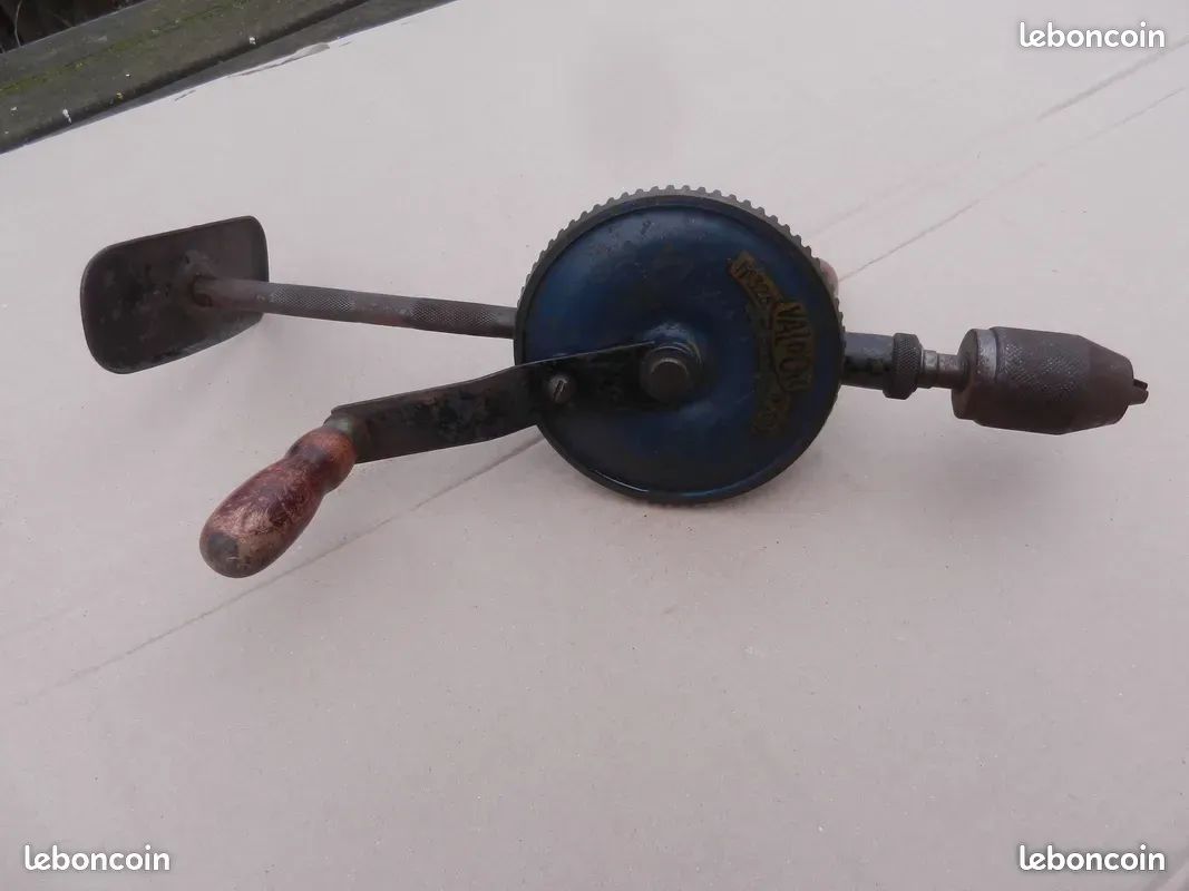 ANCIEN PETIT VILEBREQUIN CHIGNOLE PERCEUSE A MAIN,ON NE VOIT