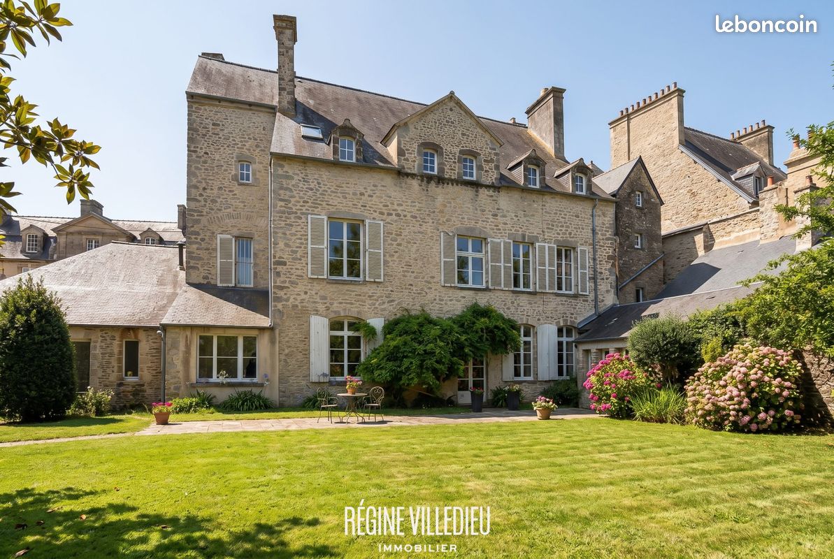Maison 12 pièces 388 m² · à Valognes · 388 m² · 525 000 €