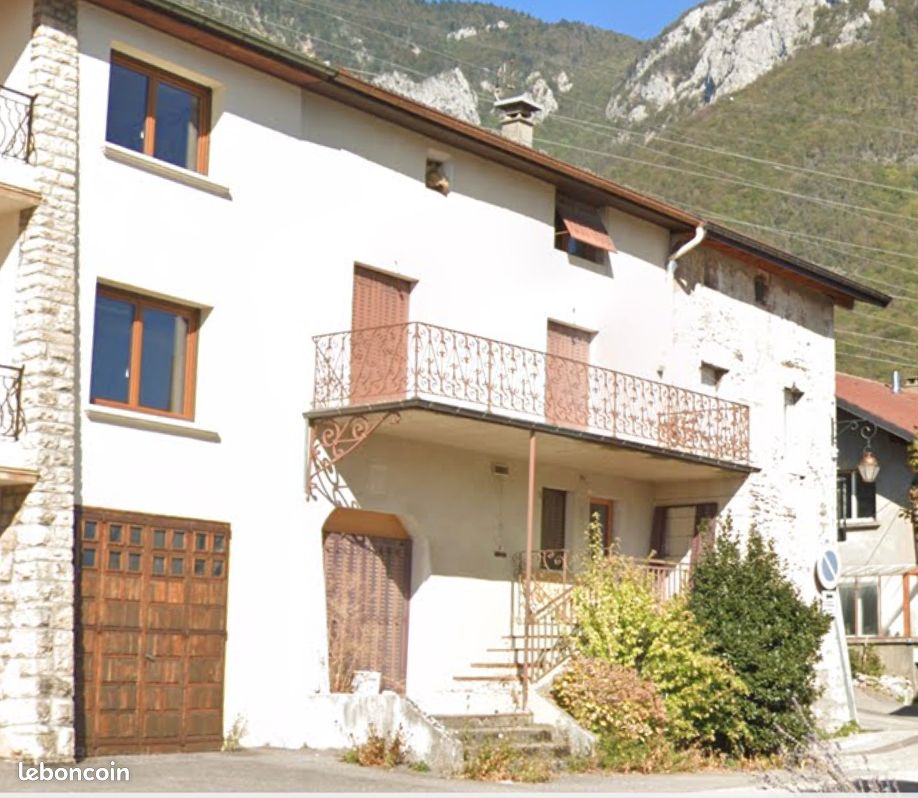 Maison 98 m² · à Léaz · 98 m² · 1 850 €