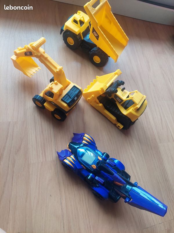 Lot véhicules de travaux CAT + Voiture transformers (image 1)