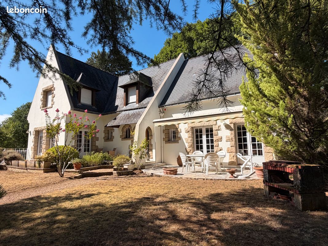 Maison 8 pièces 210 m² · à Avrillé · 210 m² · 630 000 €