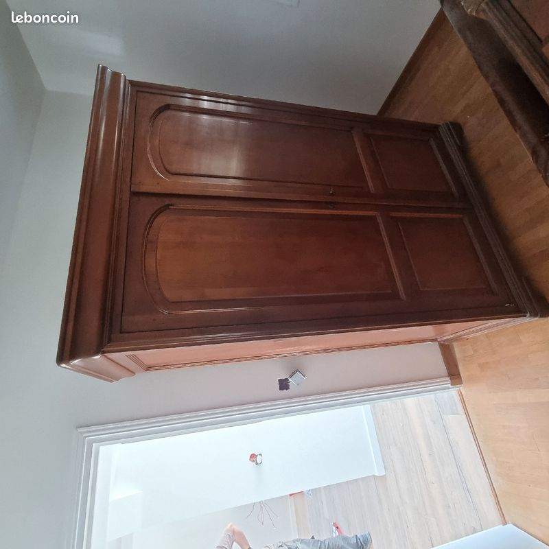 Chambre à coucher en merisier (image 1)