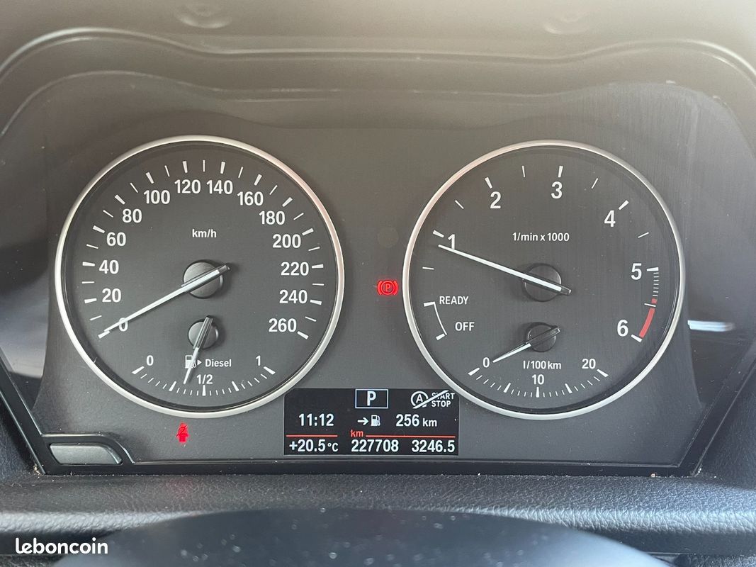 BMW SERIE 2 ACTIVE TOURER F45 218d 150 ch Lounge A - RADARS AV/AR - LIMITEUR DE VITESSE (image 14)