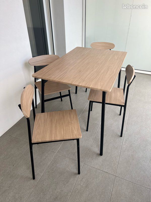 Table + 4 chaises démontables pieds en fer (image 2)