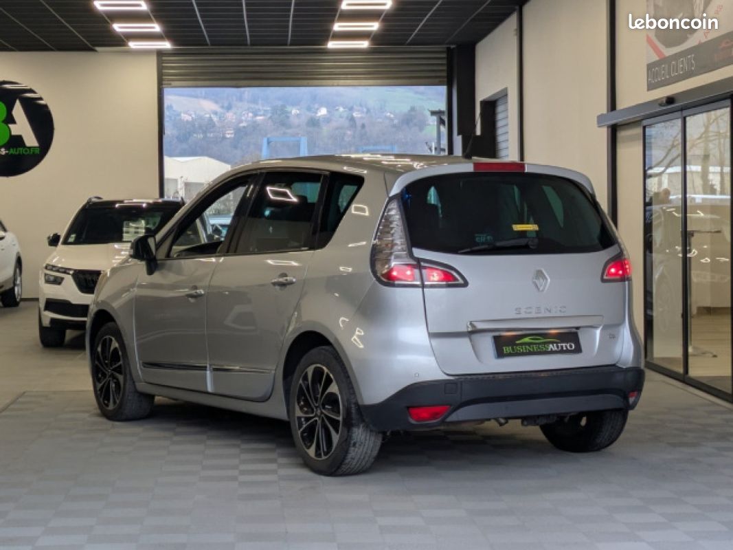 RENAULT SCENIC III TCe 130cv Energy Bose Edition / GPS / Caméra de recul / Bluetooth (image 9)