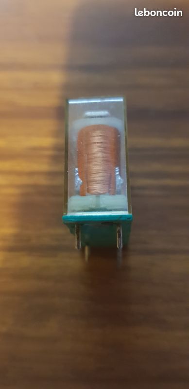Relais électro mécanique FEME ou Carlo Gavazzi Serie MZ 26V 5A composant électronique (image 4)