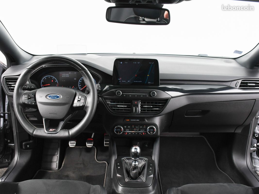 Ford FOCUS ST 2.3 280 PACK PERFORMANCE KEYLESS TOIT PANO B&O PACK HIVER CAMERA GPS CARPLAY HUD ACC JANTES 19 (image 5)