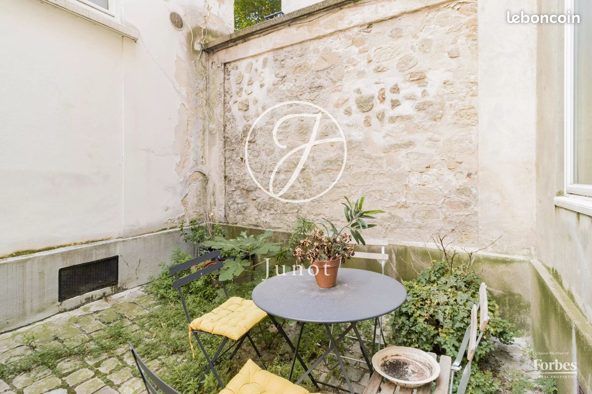 Appartement 1 pièce 28 m² · à Paris · 28 m² · 295 000 €