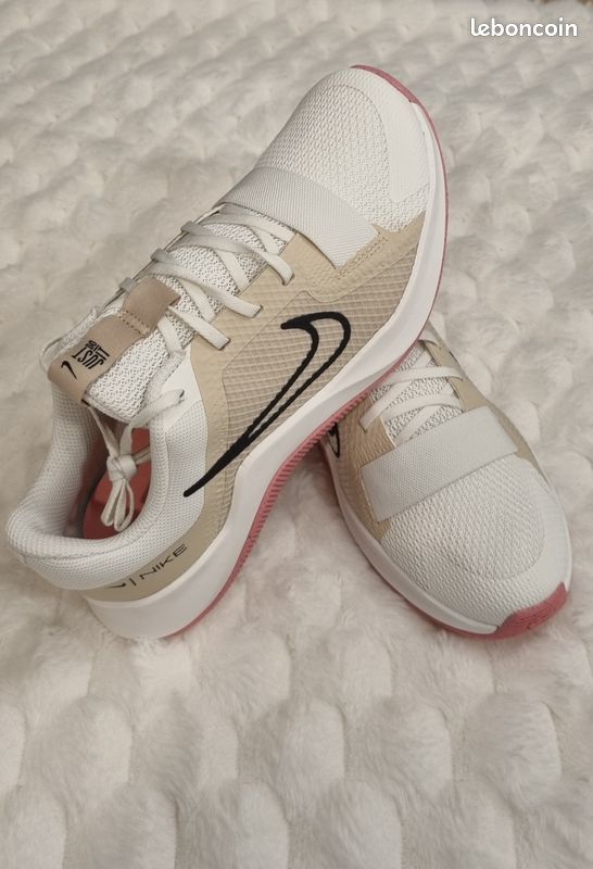 Jolies baskets nike pour femme taille 39 Chaussures