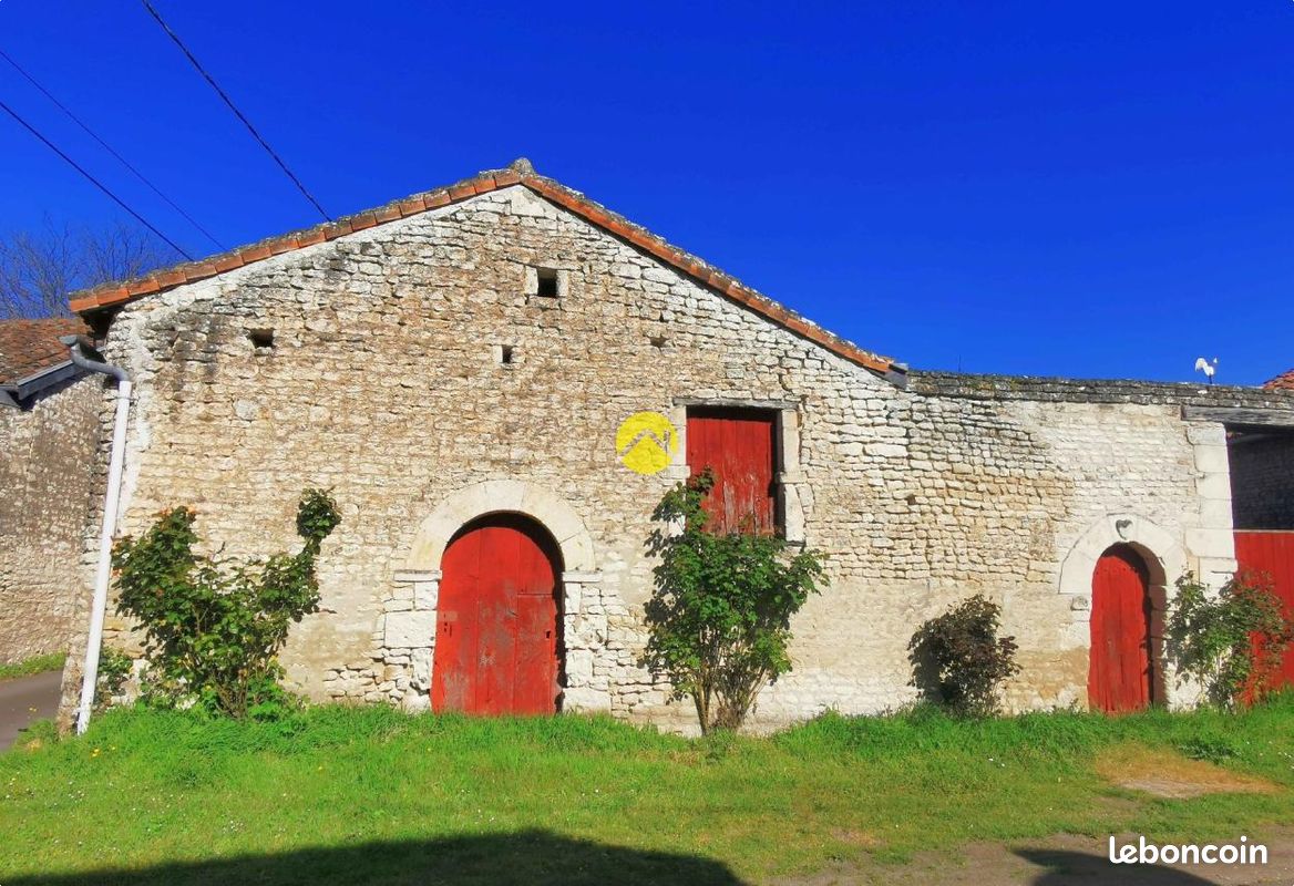 Maison 4 pièces 1311 m² · à La Tour-Saint-Gelin · 1 311 m² · 95 300 €