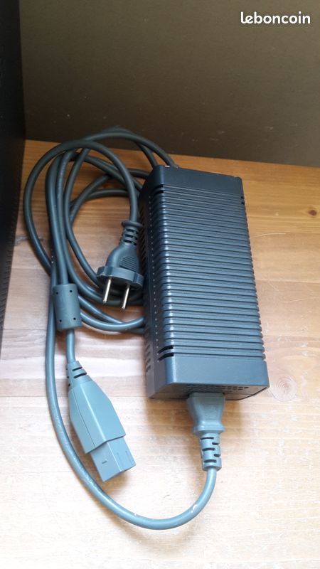 Pack Xbox 360 Elite + 2 manettes + 9 jeux (GTA V, Call of Duty, Halo…) – fonctionnelle (image 4)