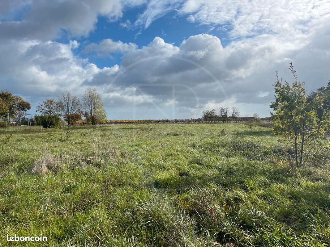 Terrain 2204 m² · à Vélines · 2 204 m² · 32 500 €