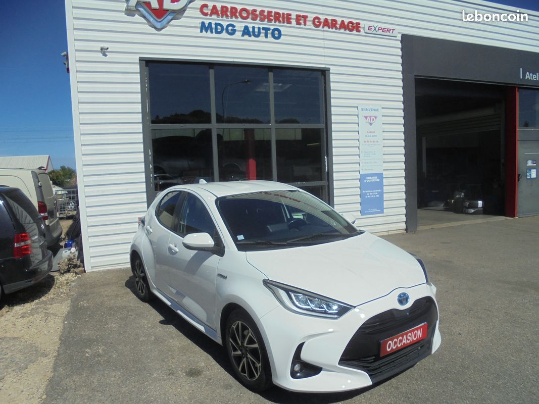 TOYOTA YARIS HYBRIDE DESIGN 116h e-CVT – 1ère MAIN (image 1)