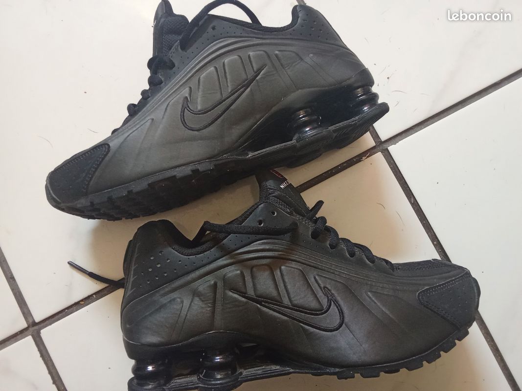Paires de Shoks porté 4 fois, en très très bon état (image 1)