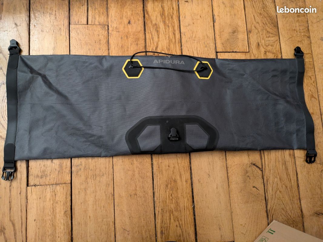 Apidura Expedition Handlebar Pack (9L) (image 7)