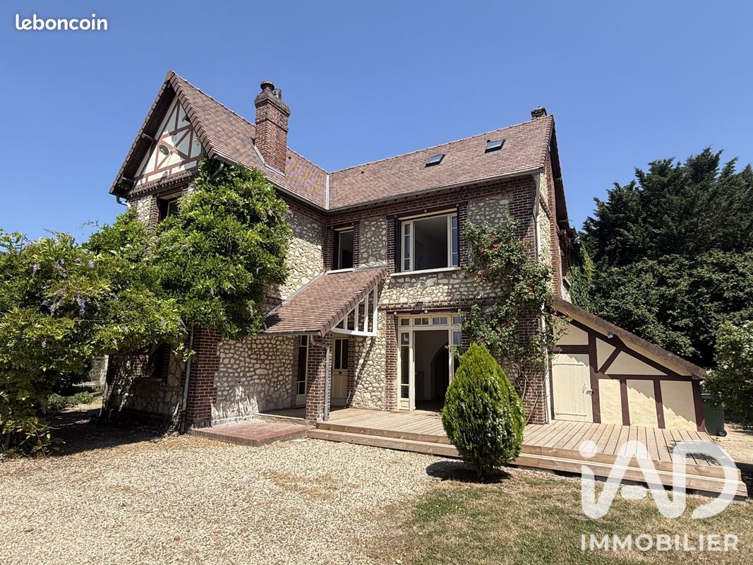 Maison 9 pièces 187 m² · à Le Vaudreuil · 187 m² · 649 000 €