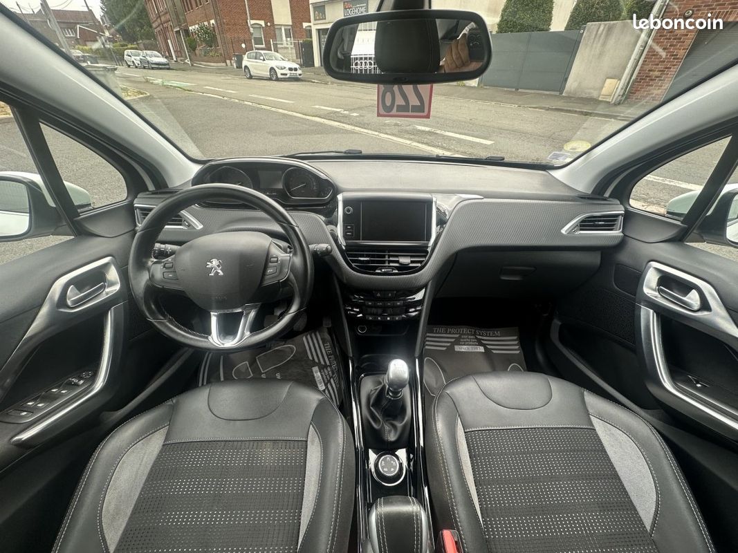 Peugeot 2008 1.6 BlueHDi 120 Allure + Options (image 8)