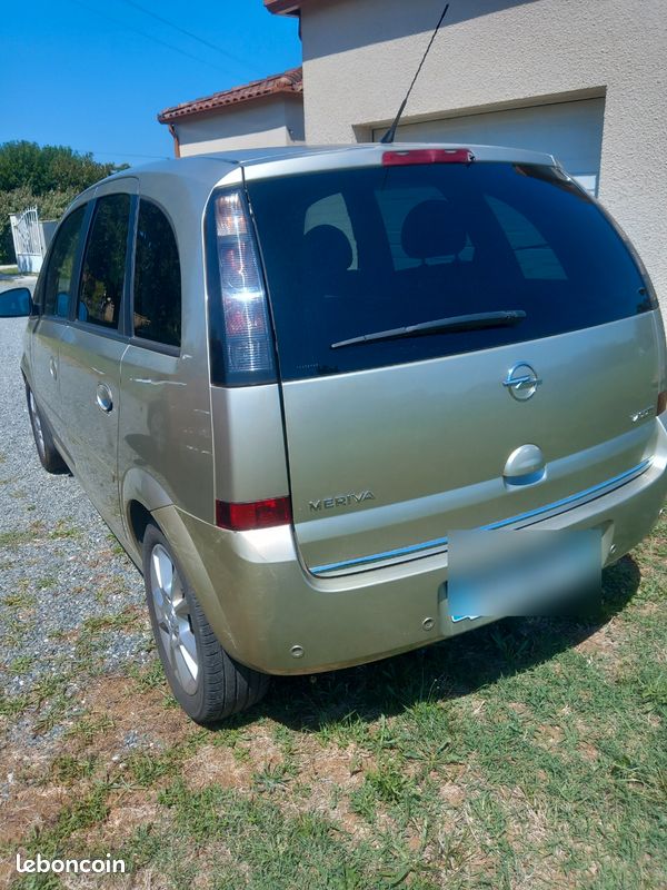Voiture d’occasion (image 2)