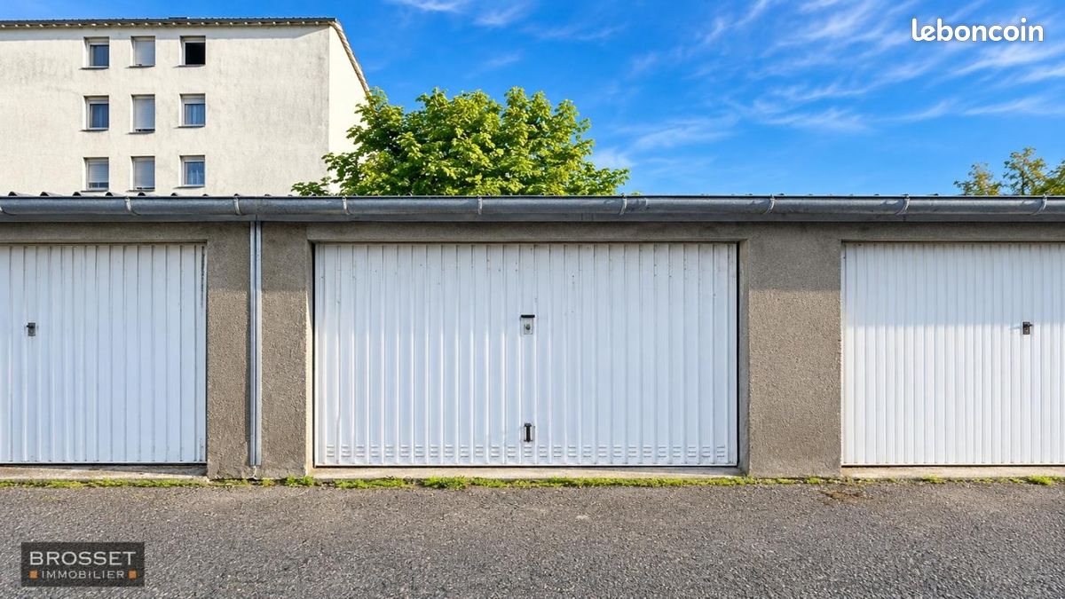 Parking La Riche · 22 500 €