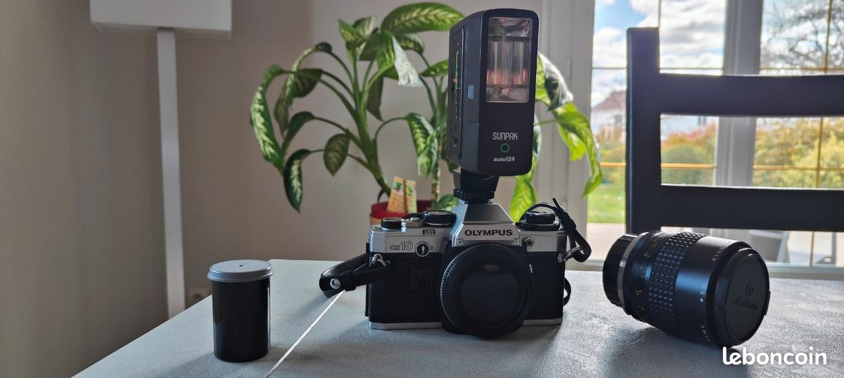 APPAREIL PHOTO REFLEX argentique vintage OLYMPUS OM10 avec objectifs EUR 142,29 - FR