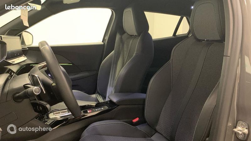 Peugeot 2008 1.2 PureTech 130ch S&S GT EAT8 (image 15)