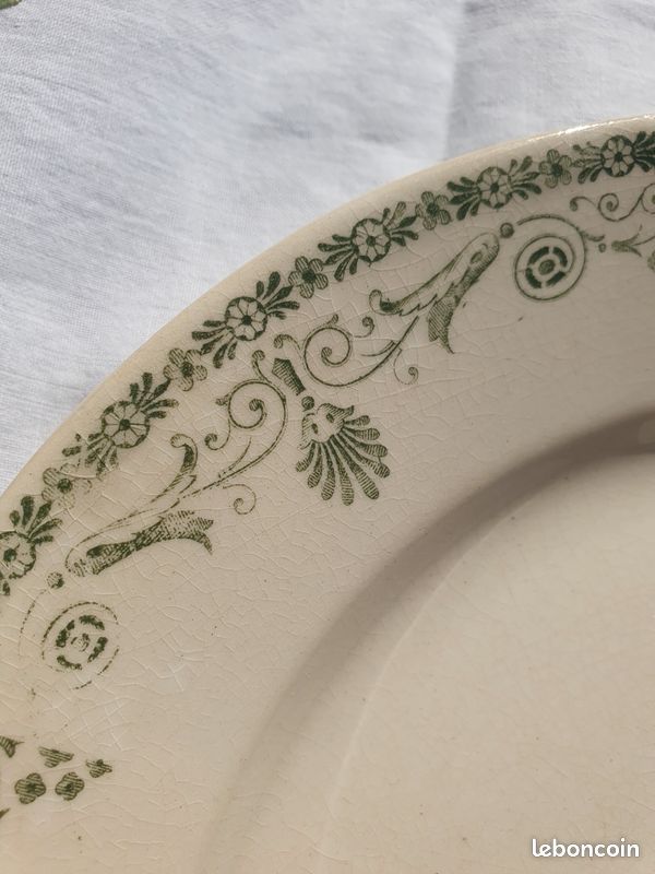 Assiettes plates terre de fer vert estampillées BHV (image 9)