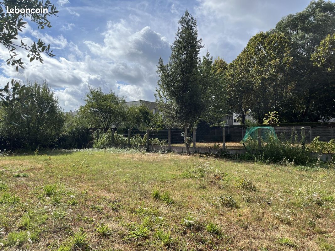 Terrain à bâtir de 673 m² à CARQUEFOU (44) · 179 500 €