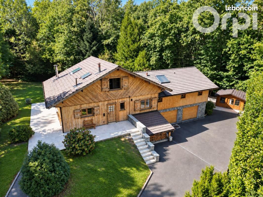 Maison 6 pièces 218 m² · à Bons-en-Chablais · 218 m² · 875 000 €